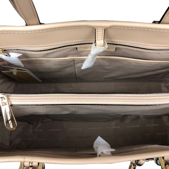 SOLD🥰🥰NEW AUTHENTIC MICHAEL KORS TRAVEL BAG - Picture 6 of 8